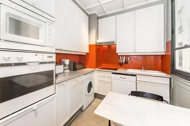 Large&bright Apartment, Paris, Montmartre-opéra, Picturesque Rue Des Martyrs Hotel *
