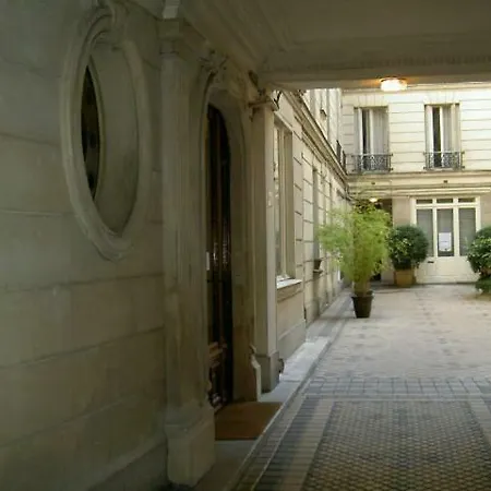 Large & Bright Apartment, Paris, Montmartre-opera, Picturesque Rue Des Martyrs 파리
