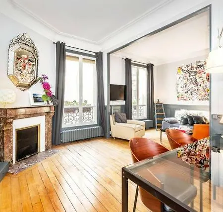 Large & Bright Apartment, Paris, Montmartre-opera, Picturesque Rue Des Martyrs *