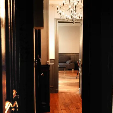 Large & Bright Apartment, Paris, Montmartre-opera, Picturesque Rue Des Martyrs 파리