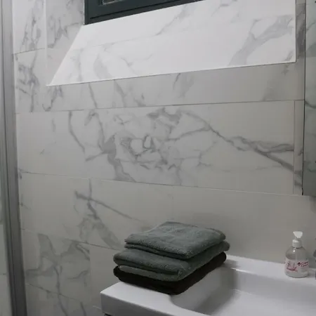 Large & Bright Apartment, Paris, Montmartre-opera, Picturesque Rue Des Martyrs