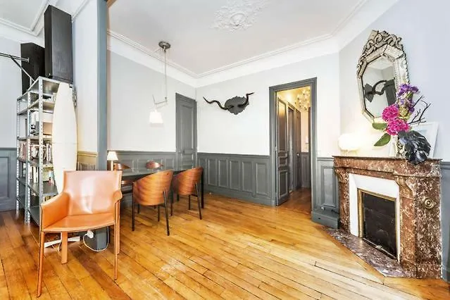 Large & Bright Apartment, Paris, Montmartre-opera, Picturesque Rue Des Martyrs Hotel