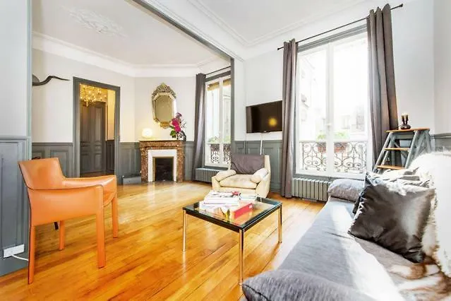 Large & Bright Apartment, Paris, Montmartre-opera, Picturesque Rue Des Martyrs Hotel