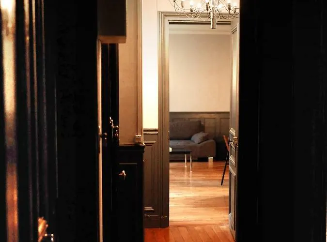 Large & Bright Apartment, Paris, Montmartre-opera, Picturesque Rue Des Martyrs Paris
