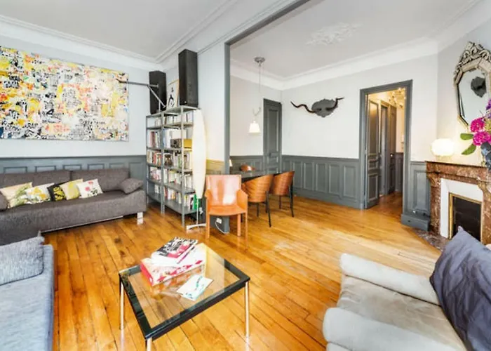 Large & Bright Apartment, Paris, Montmartre-opera, Picturesque Rue Des Martyrs Hotel