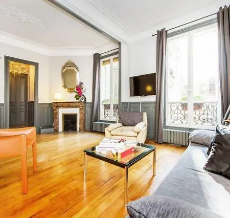 Large & Bright Apartment, Paris, Montmartre-opera, Picturesque Rue Des Martyrs Hotell